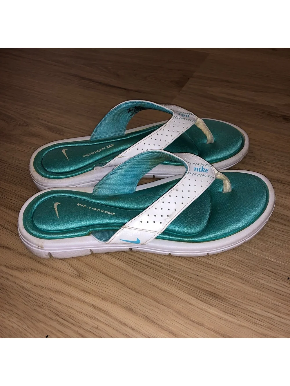 NIKE COMFORT FOOTBED THONG FLIP FLOP SANDALS WOMENS SIZE 8 BLUE GREEN TEAL WHITE